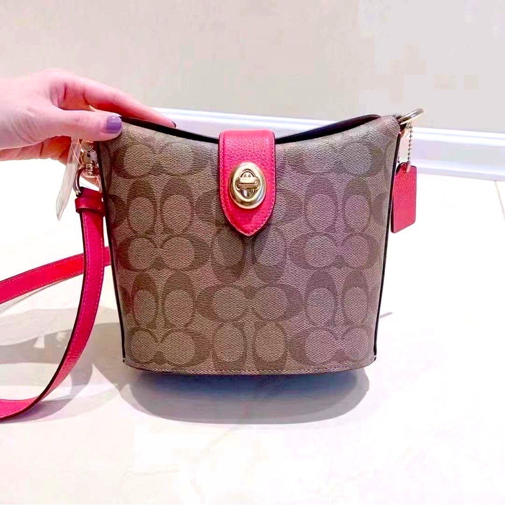 NWT COACH ADDIE C2817 Sig Canvas Leather Crossbody Bag In KHAKI FUCHSIA